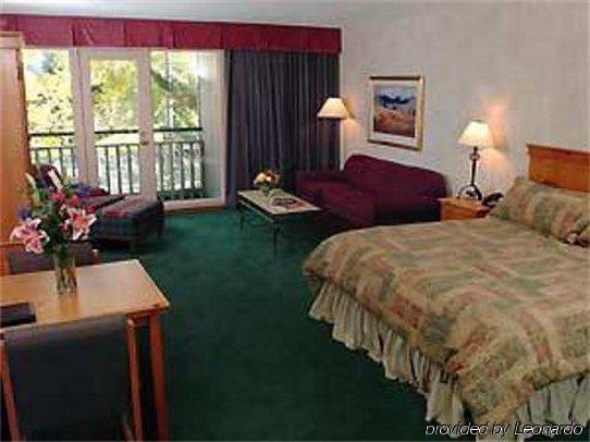 The At 3* Aspen