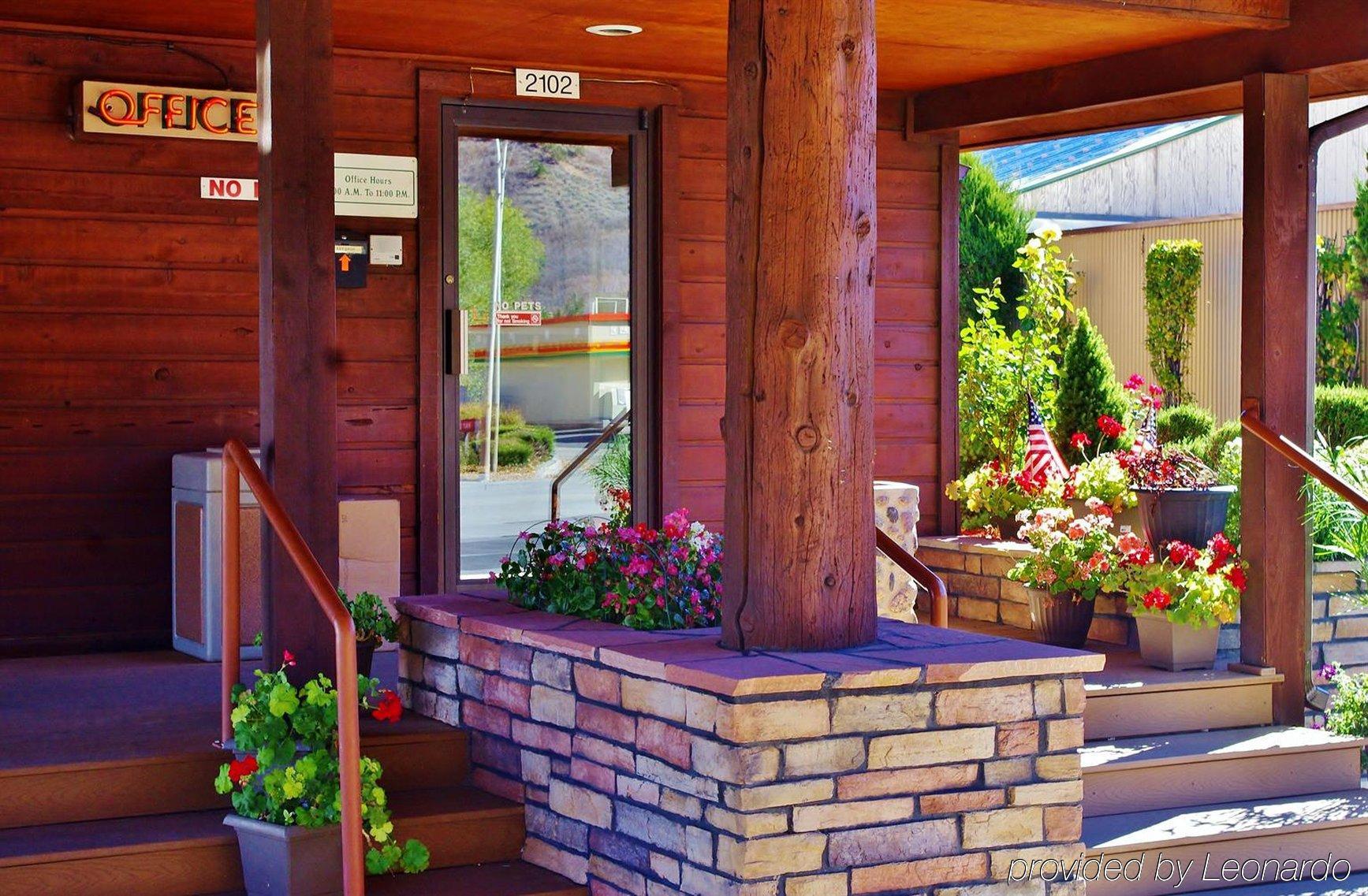 Inn Cedar