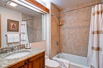 Kiva By East West 4*