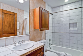 Mccoy Peak By East West Hotel 4*