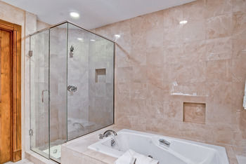 Hotel Mccoy Peak By East West 4*