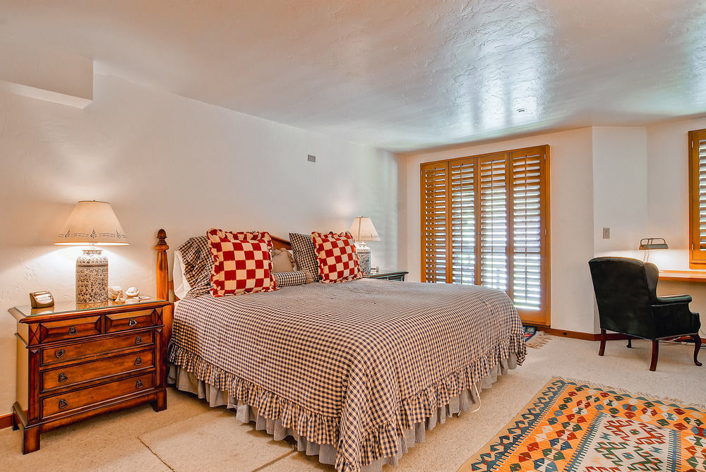Kiva By East West Hotel Beaver Creek
