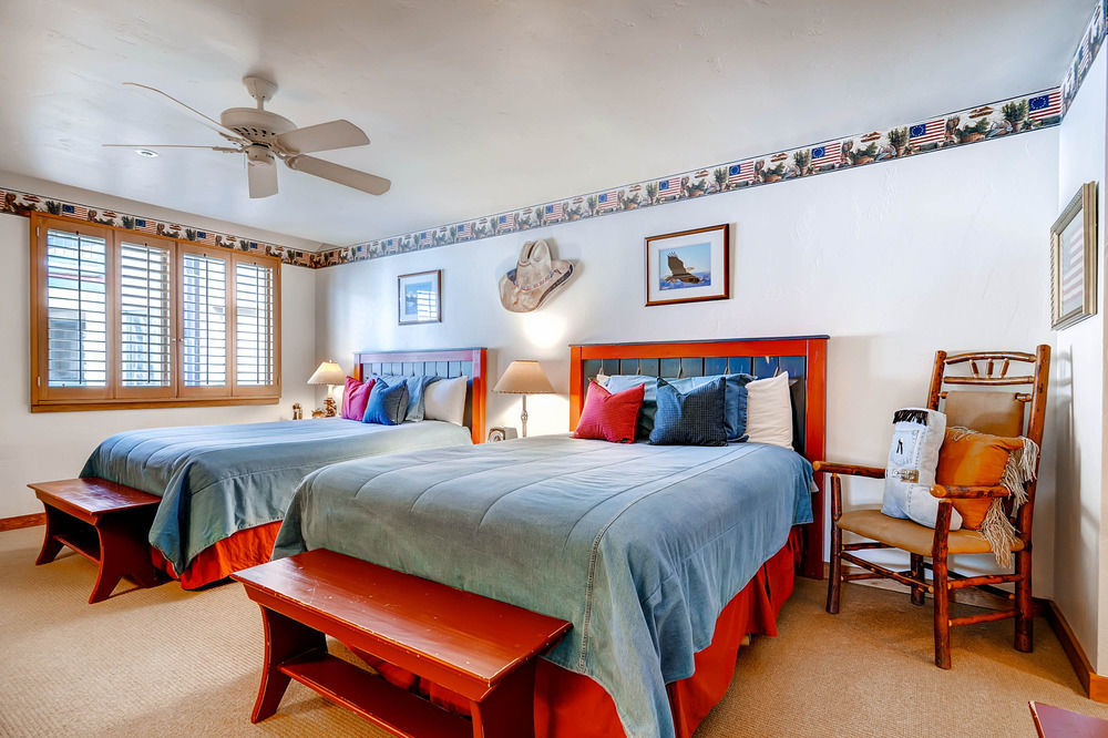 Kiva By East West 4*