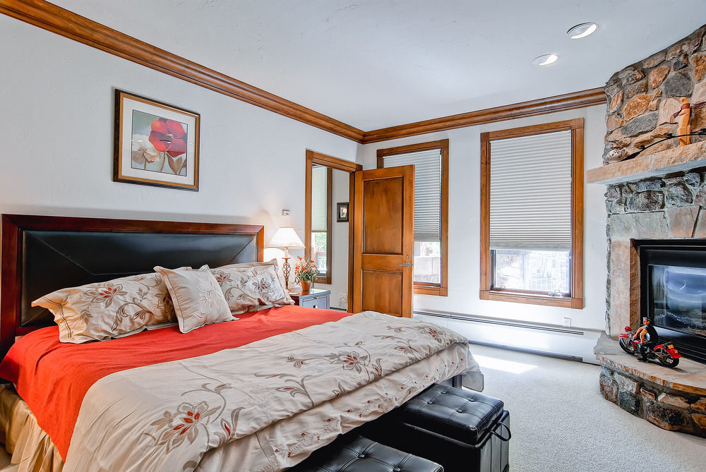 Mccoy Peak By East West 4*
