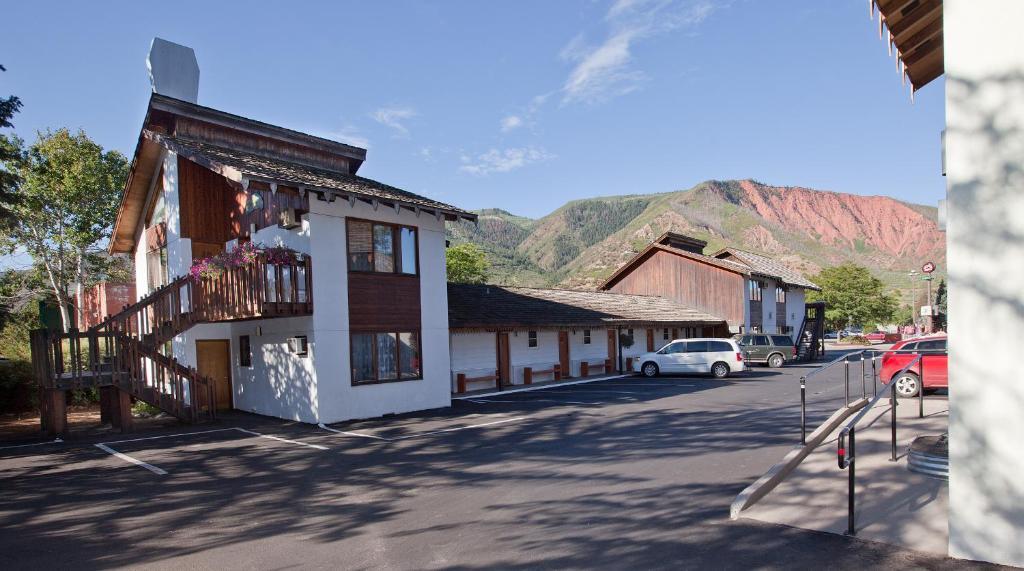 Starlight Motel 2*