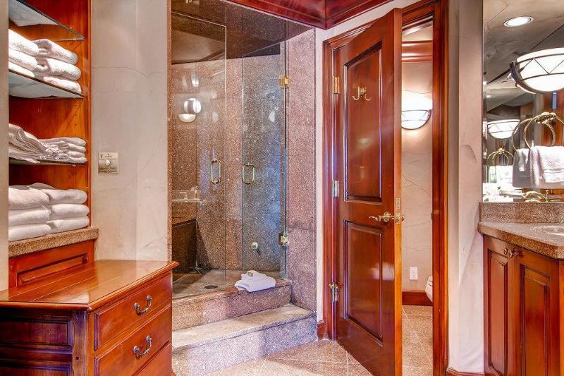 The At 3* Aspen