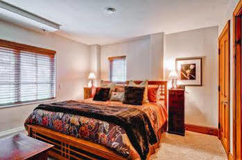 Hotel Market Square By East West 4*