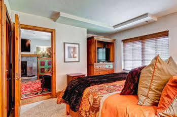 Hotel Market Square By East West 4*