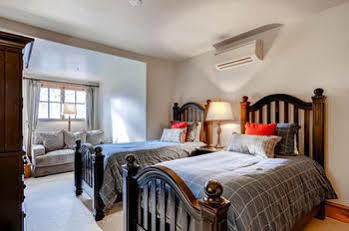 Hotel Market Square By East West 4*