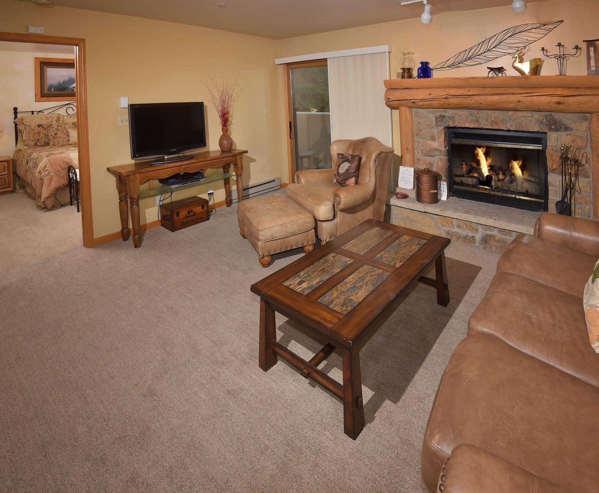 Townsend Place Lodge *
