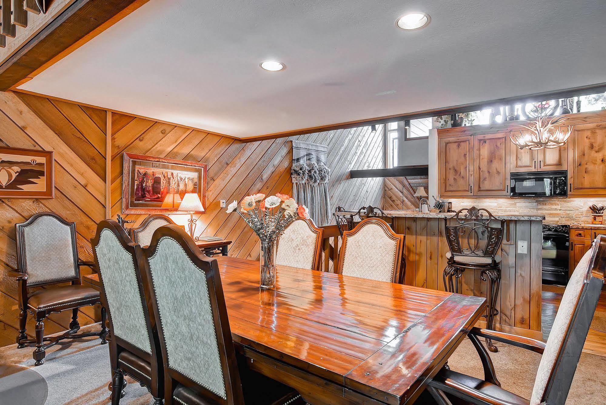 Ridgepoint Townhomes Apartment *