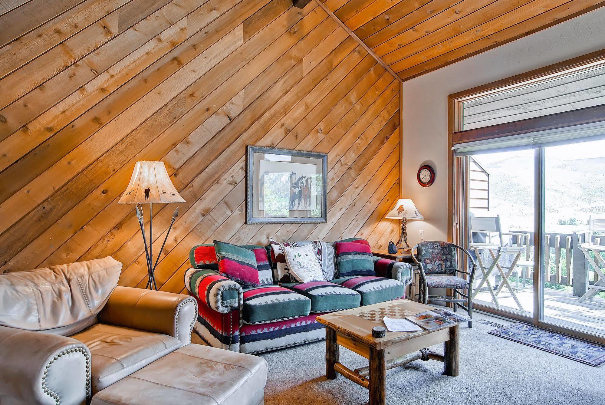 Ridgepoint Townhomes Apartment