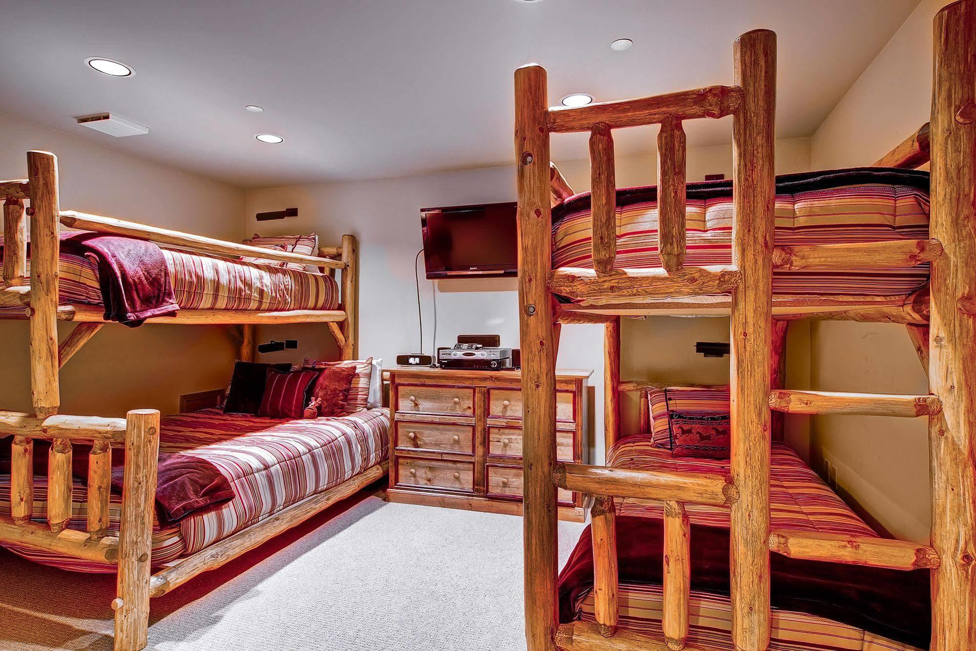 The Meadows Townhomes By East West Apartment *