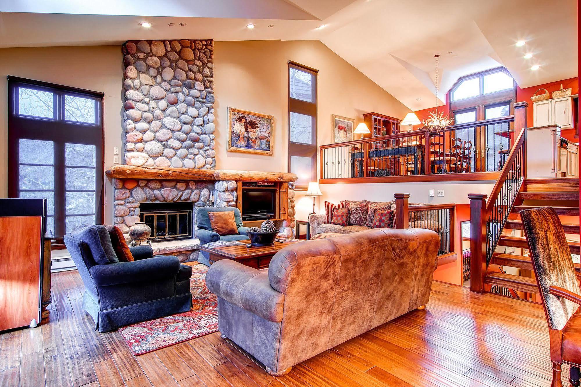 The Meadows Townhomes By East West Apartment *