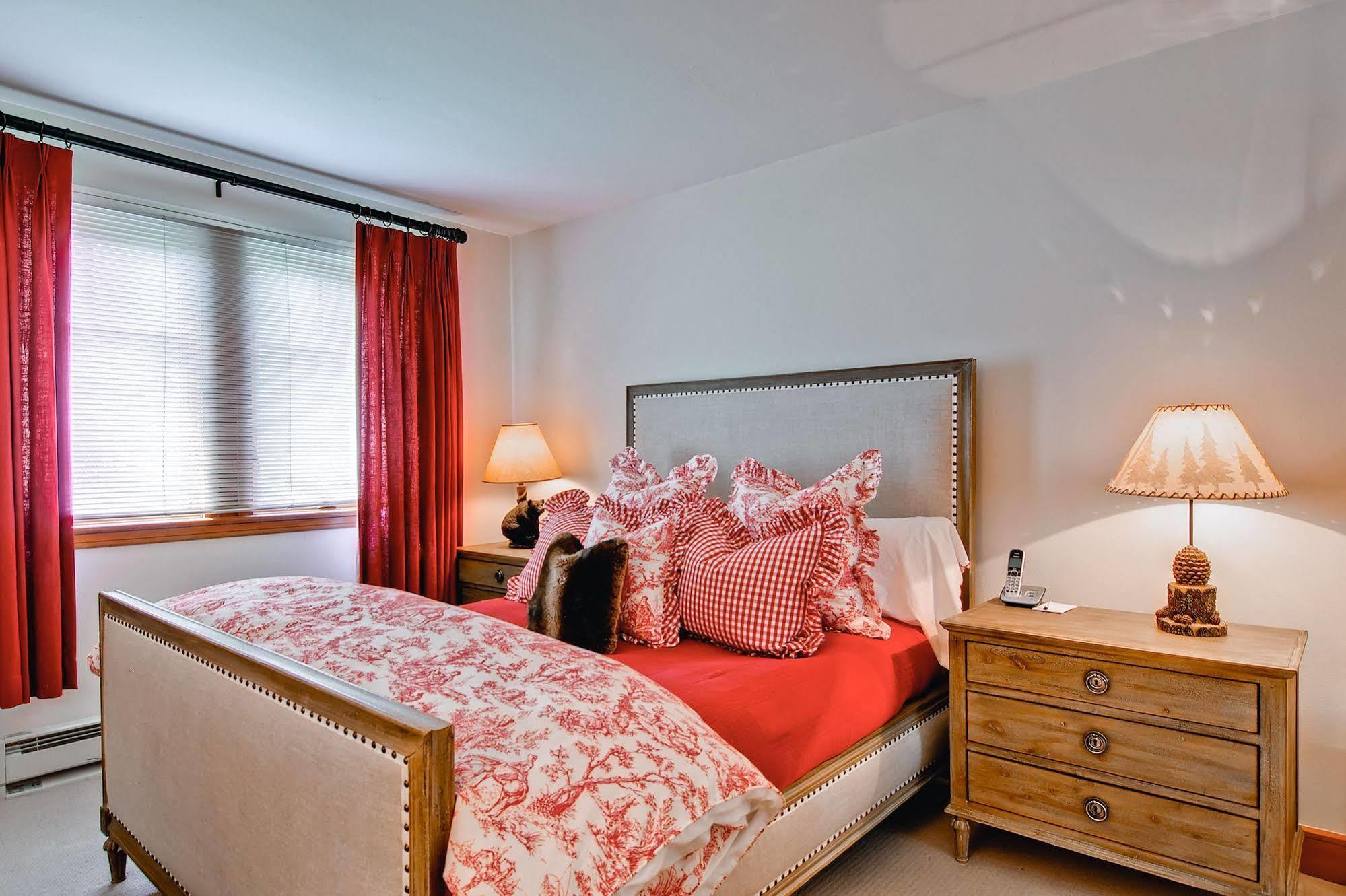 The Meadows Townhomes By East West Apartment *