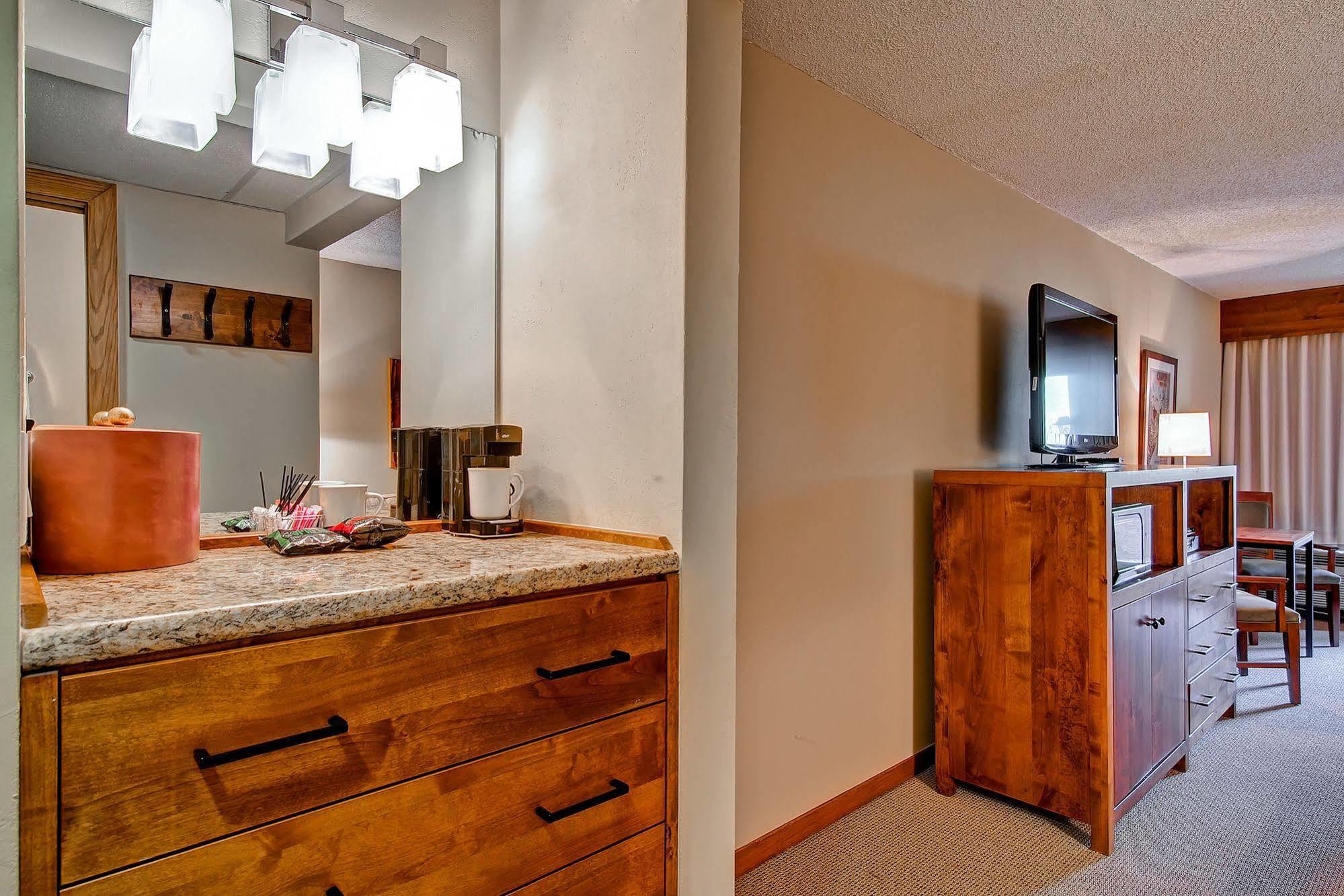 The At Hotel 3*