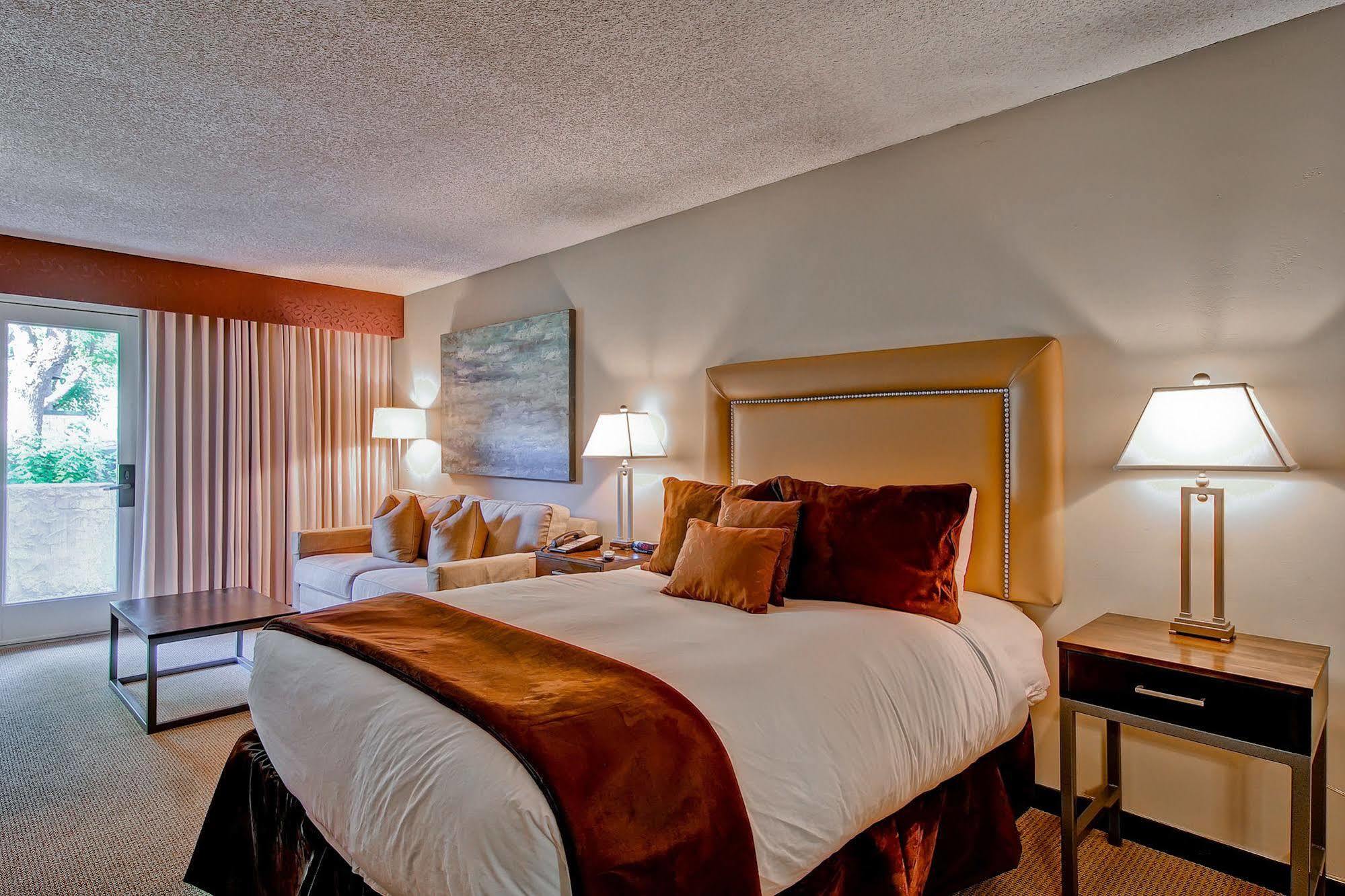 The At 3* Aspen