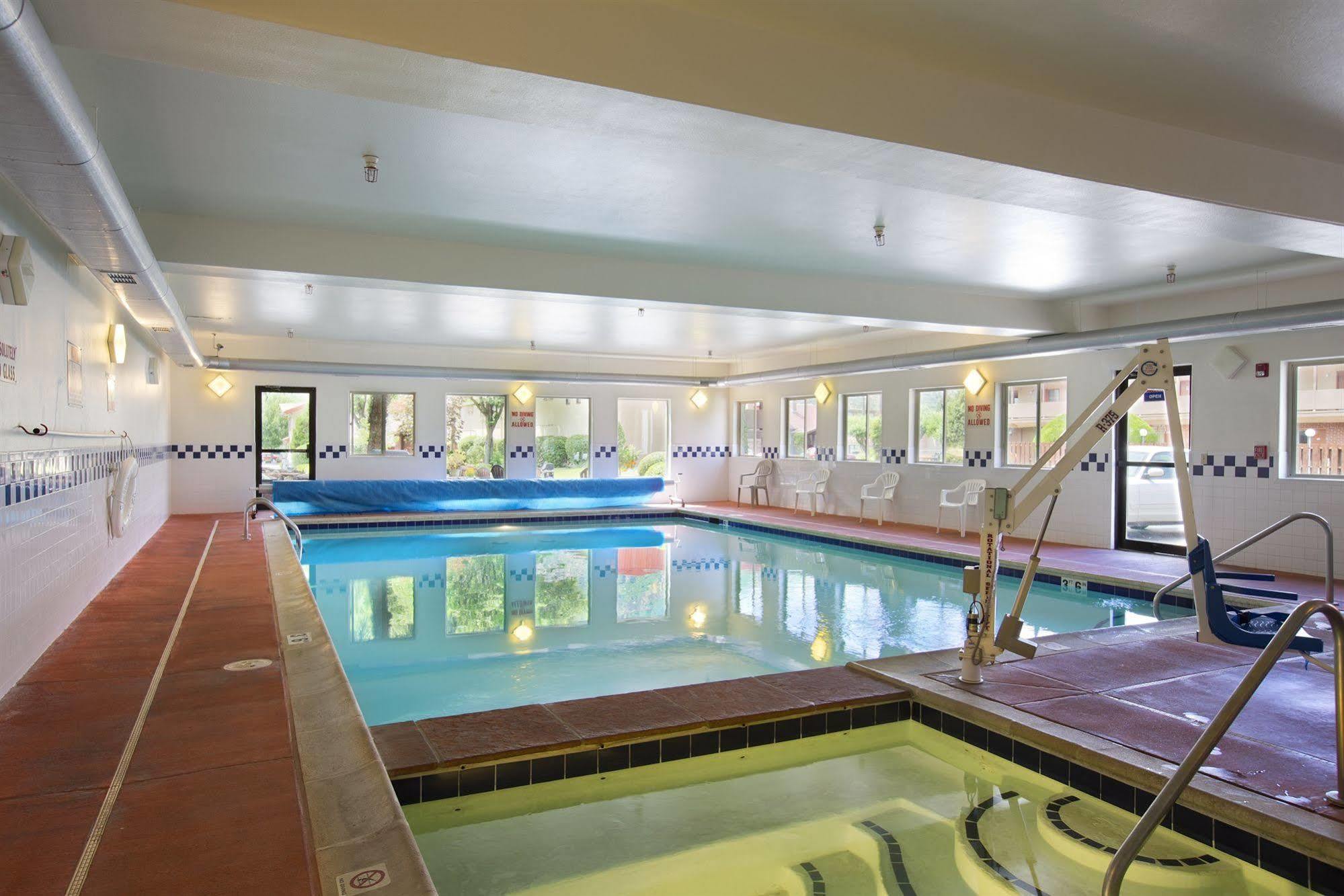 Inn Cedar 3*