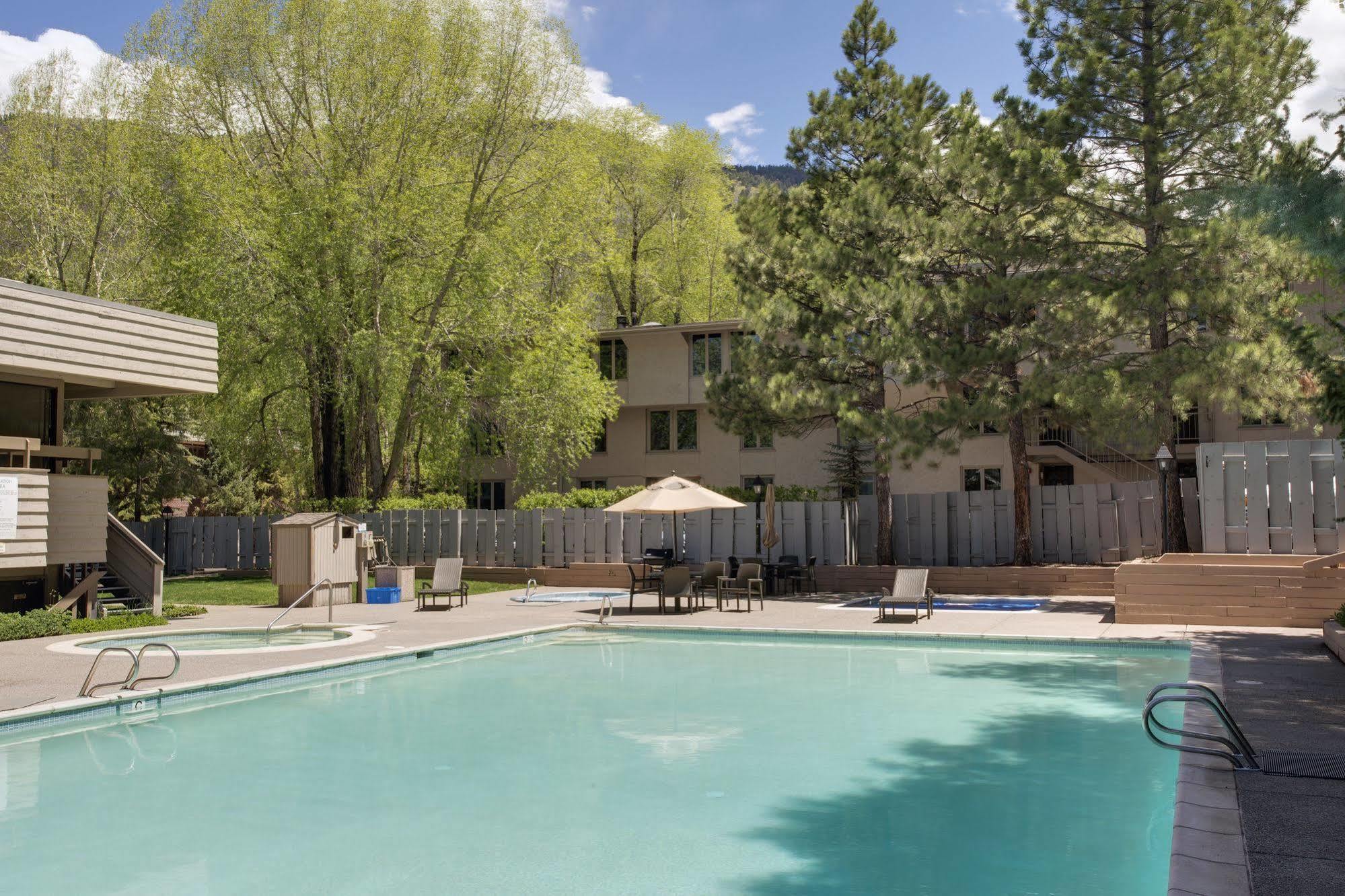 Hotel Chateau Eau Claire & Roaring Fork By Frias 4*