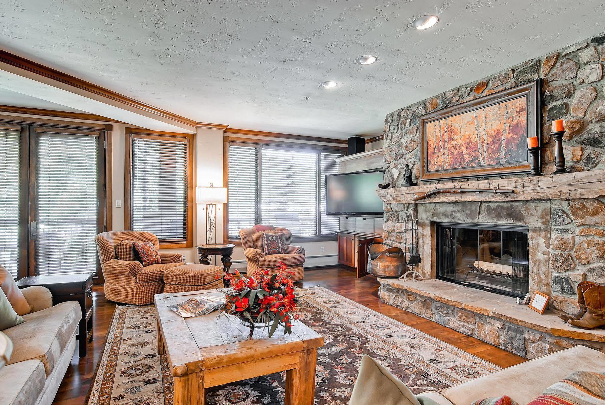 Mccoy Peak By East West 4*