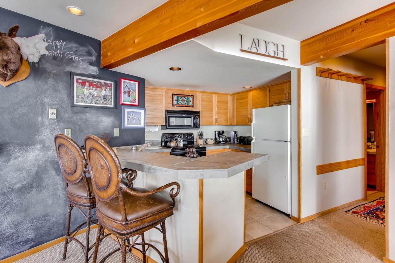 Ski-in Ski-out 2 Bedroom Condo- Sleeps 6 People Apartment Crested Butte