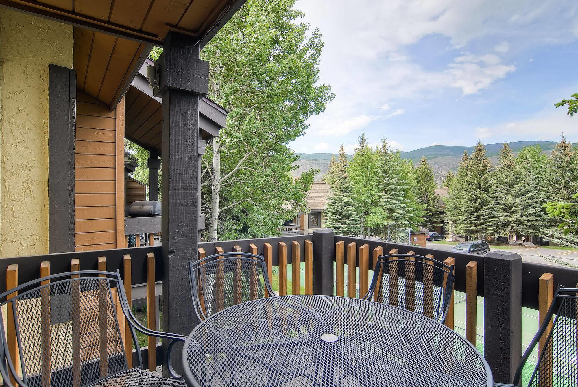 Apartment Ridgepoint Townhomes