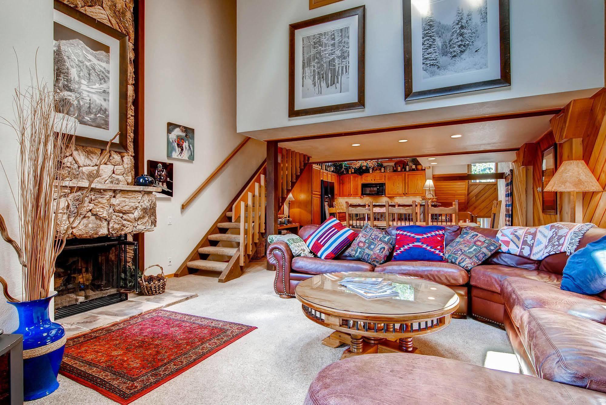 Ridgepoint Townhomes Apartment *
