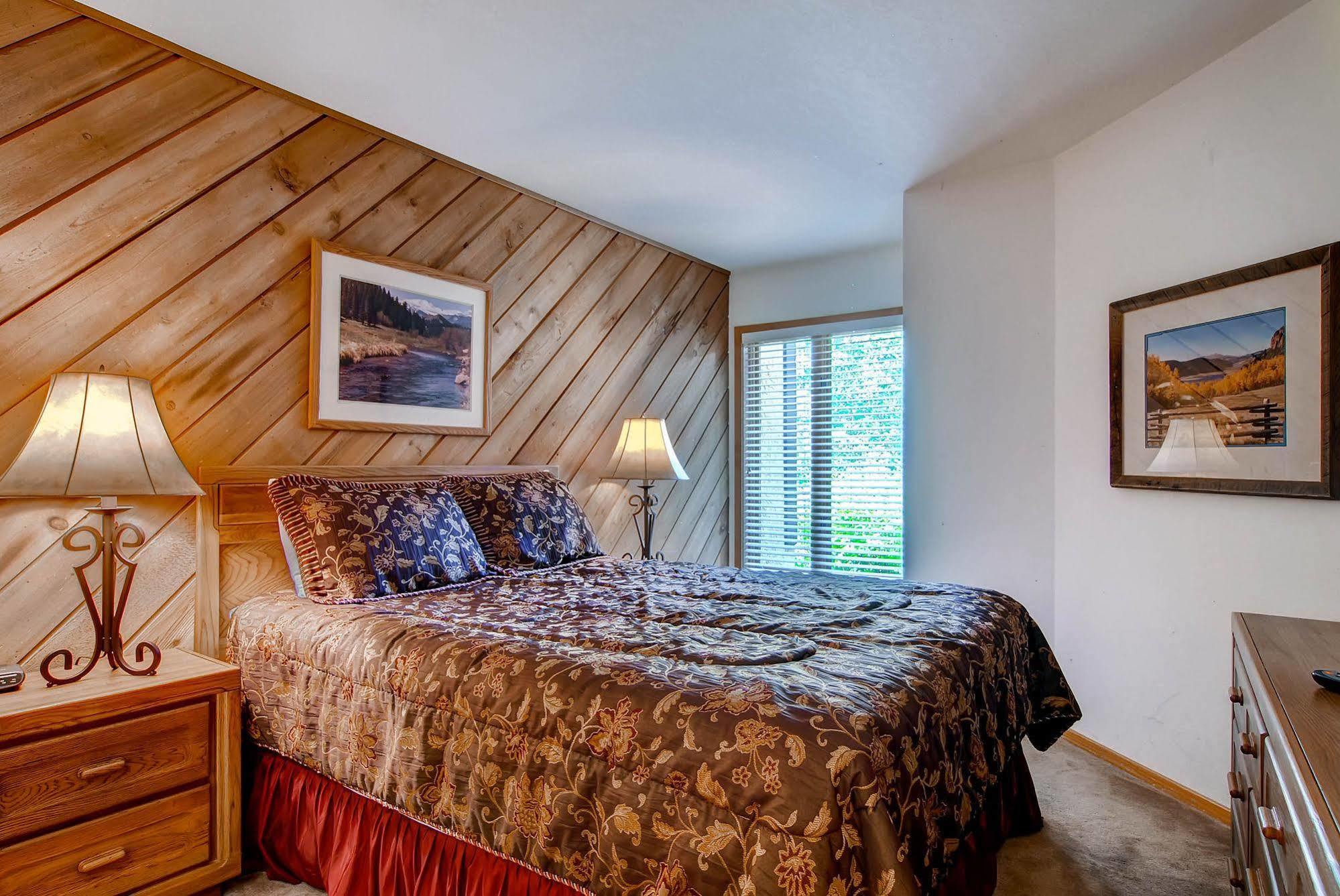 Ridgepoint Townhomes Apartment *