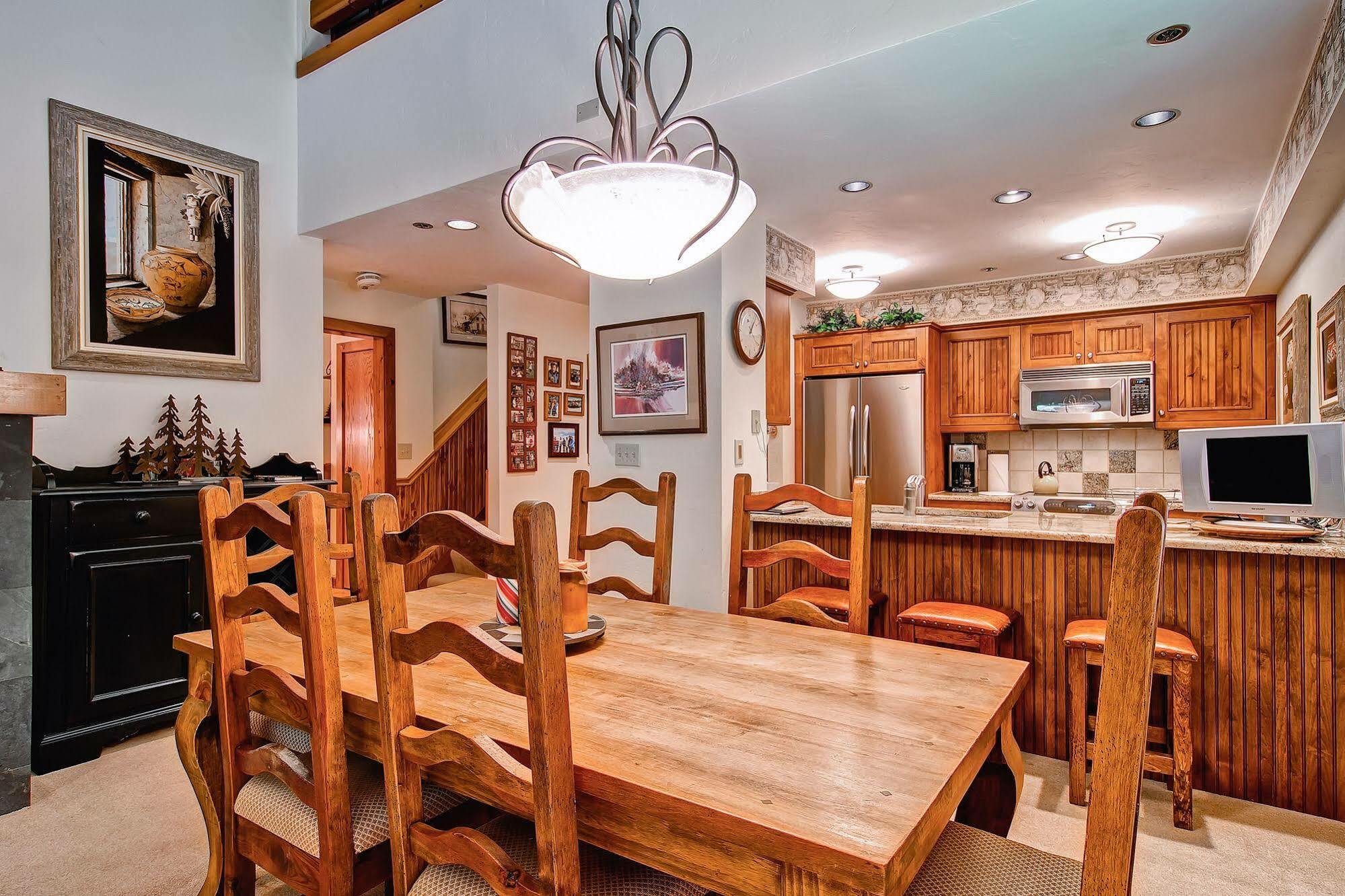 Kiva By East West 4*