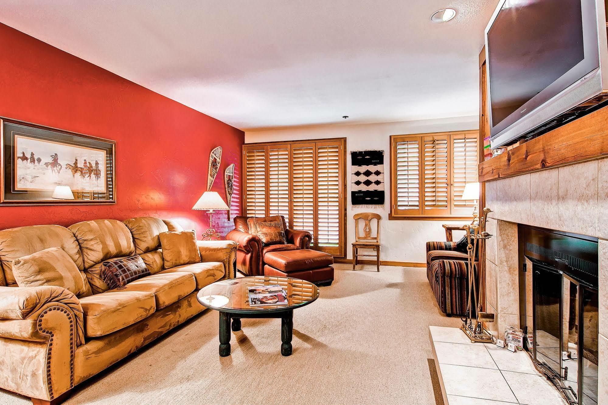Kiva By East West 4*