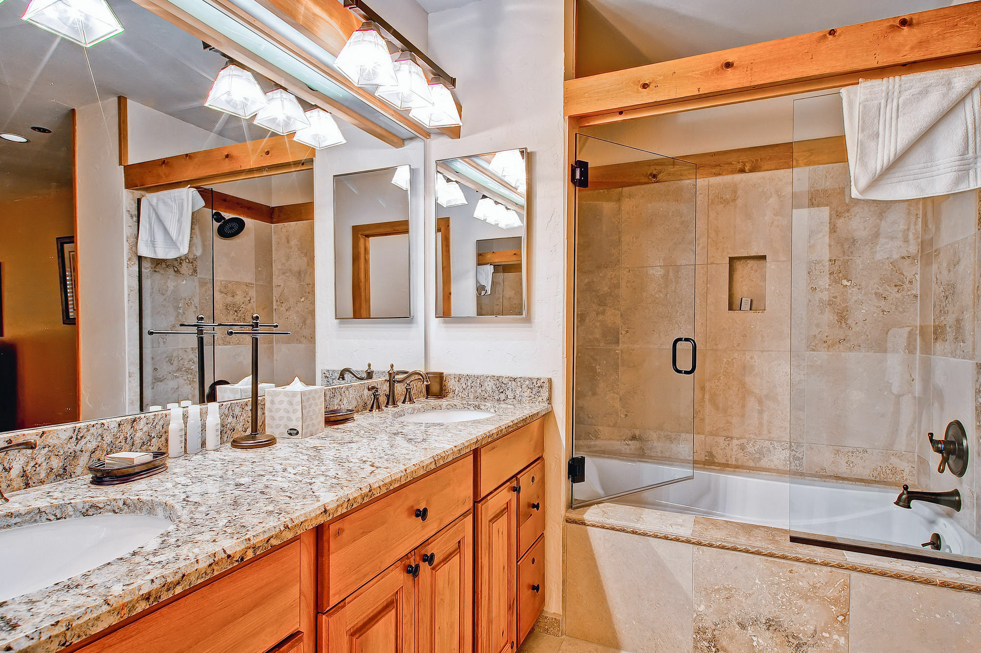 Kiva By East West 4*