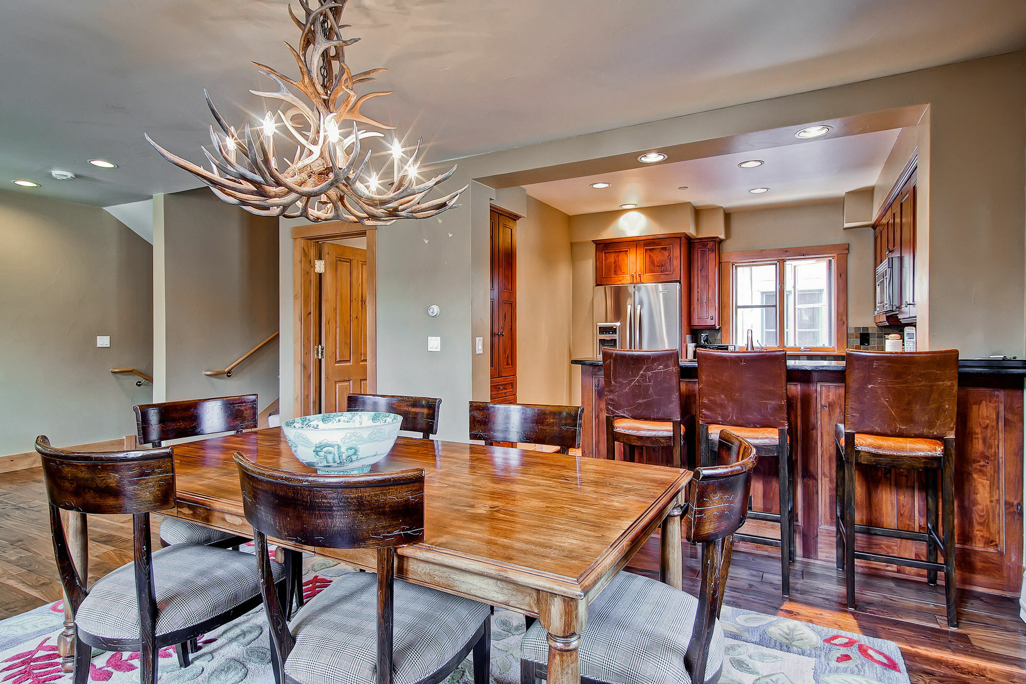 Villa Montane By East West *