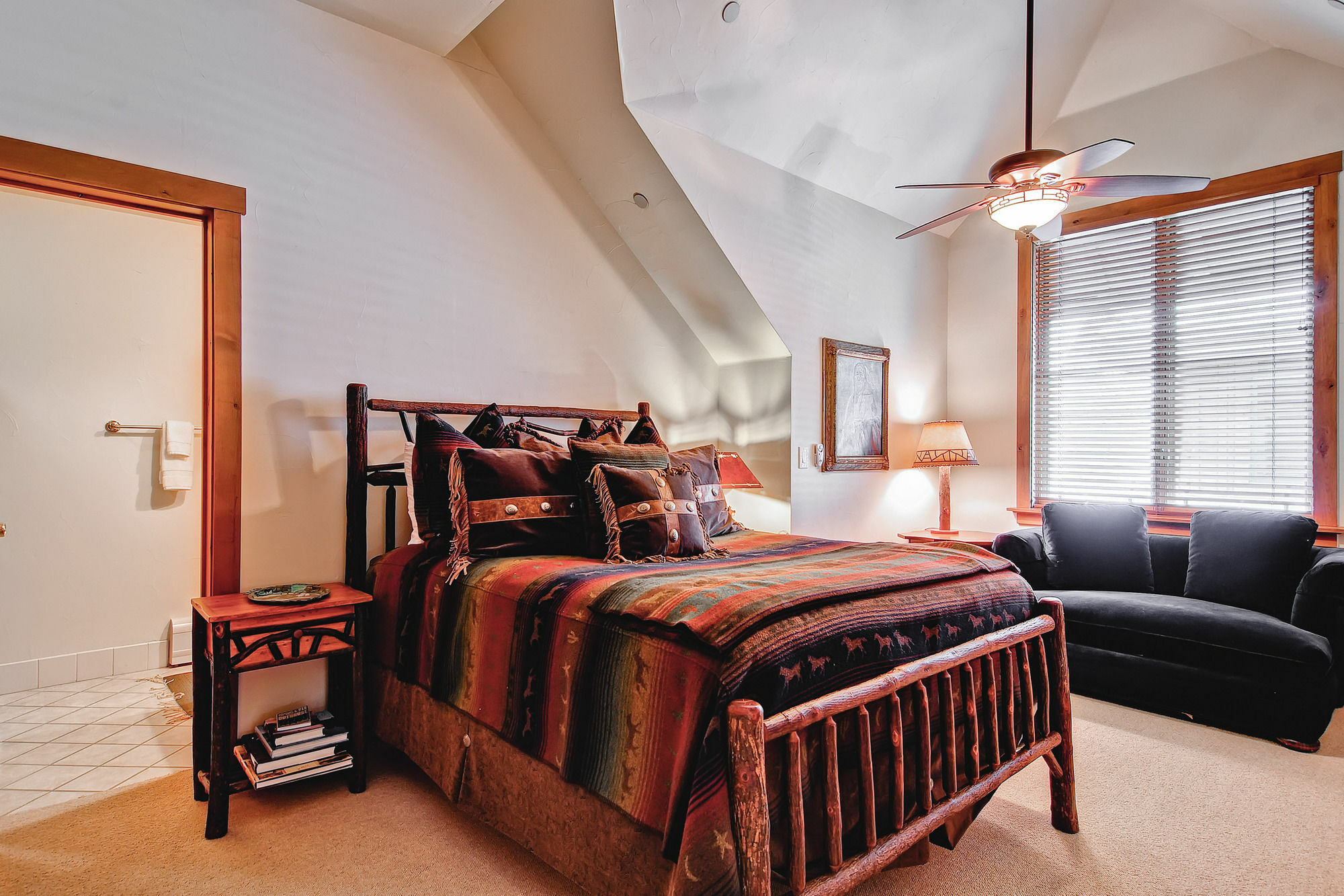 Villa Villa Montane By East West *
