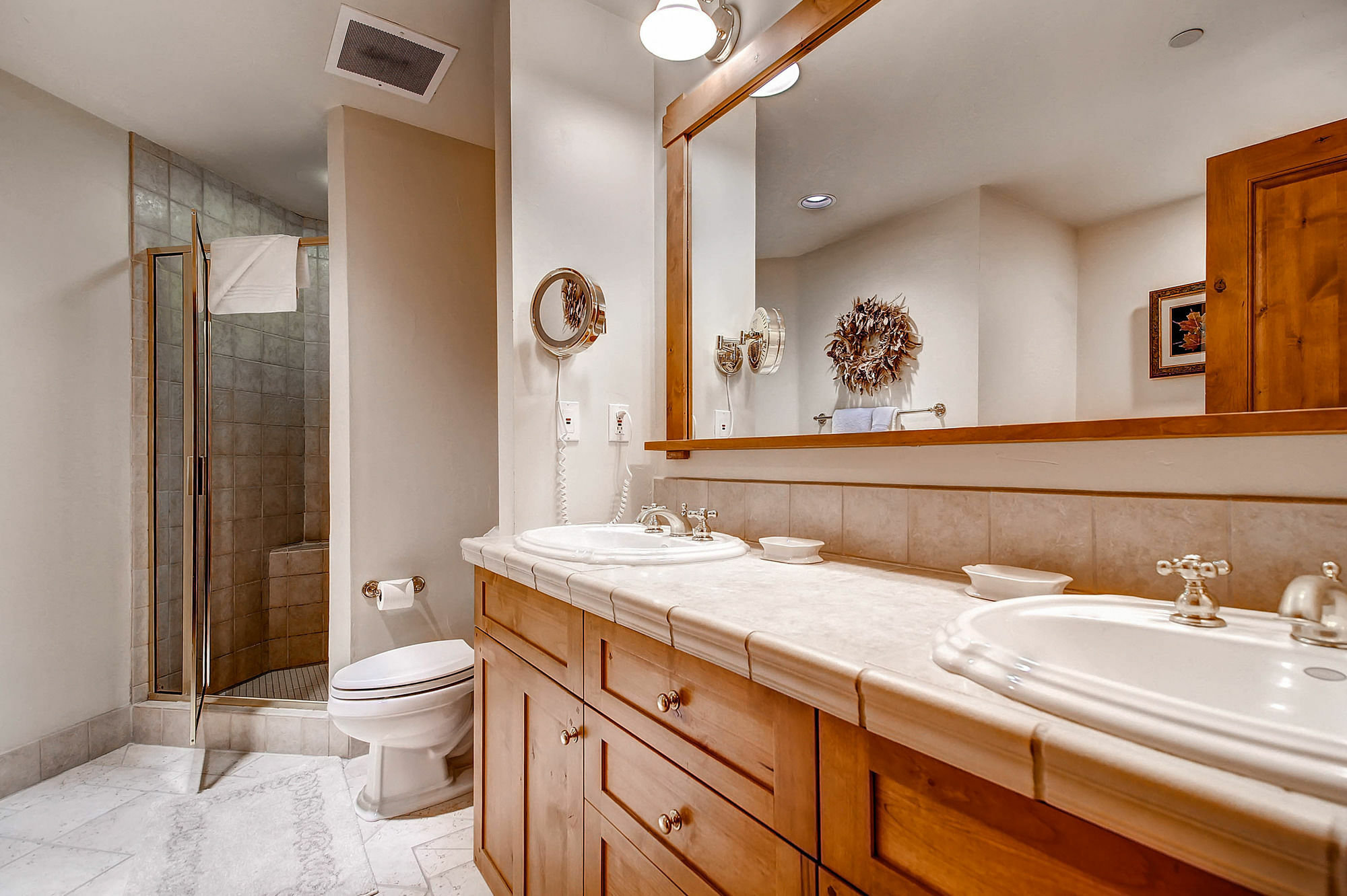 Villa Montane By East West *