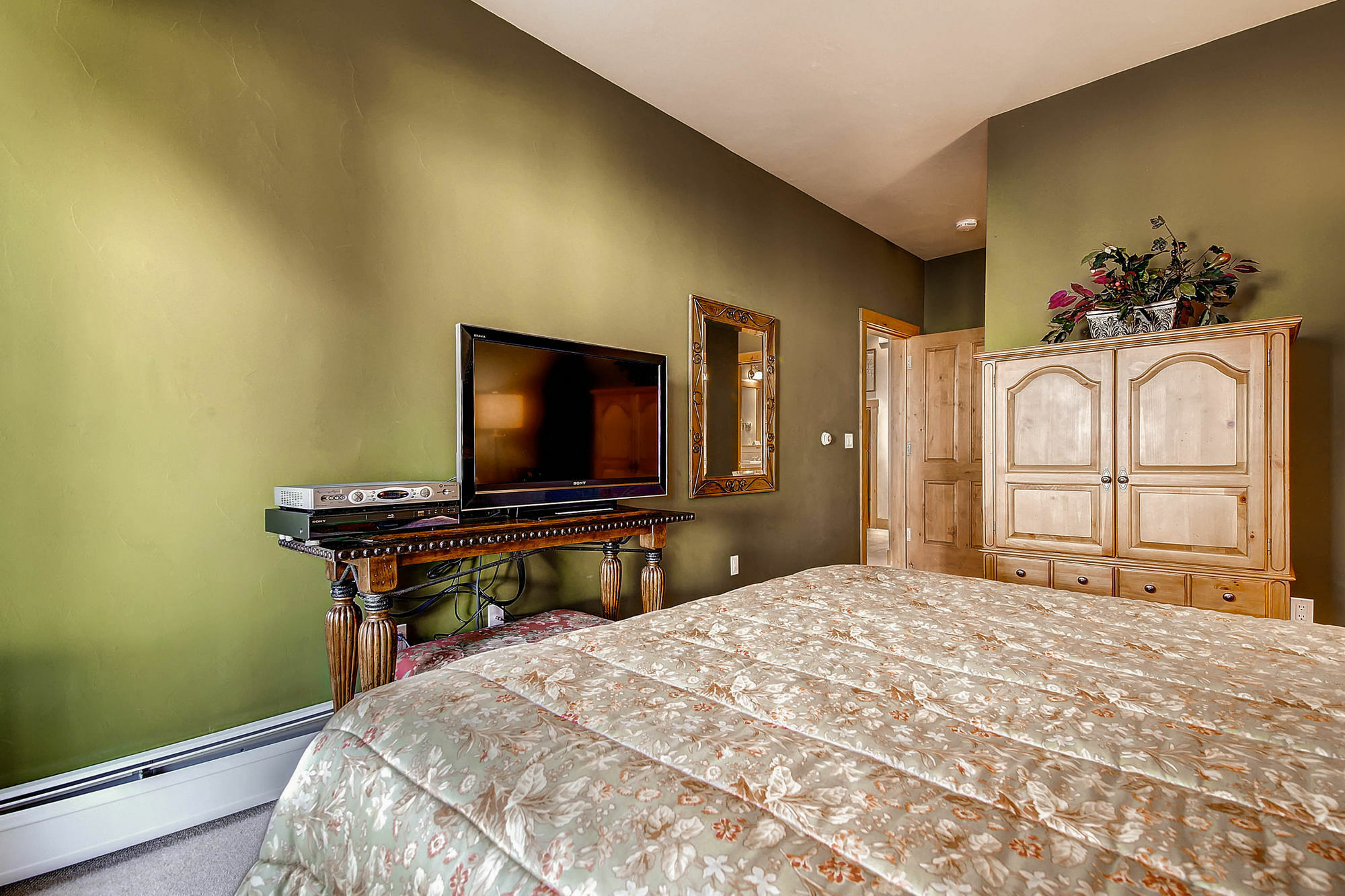 Villa Villa Montane By East West *