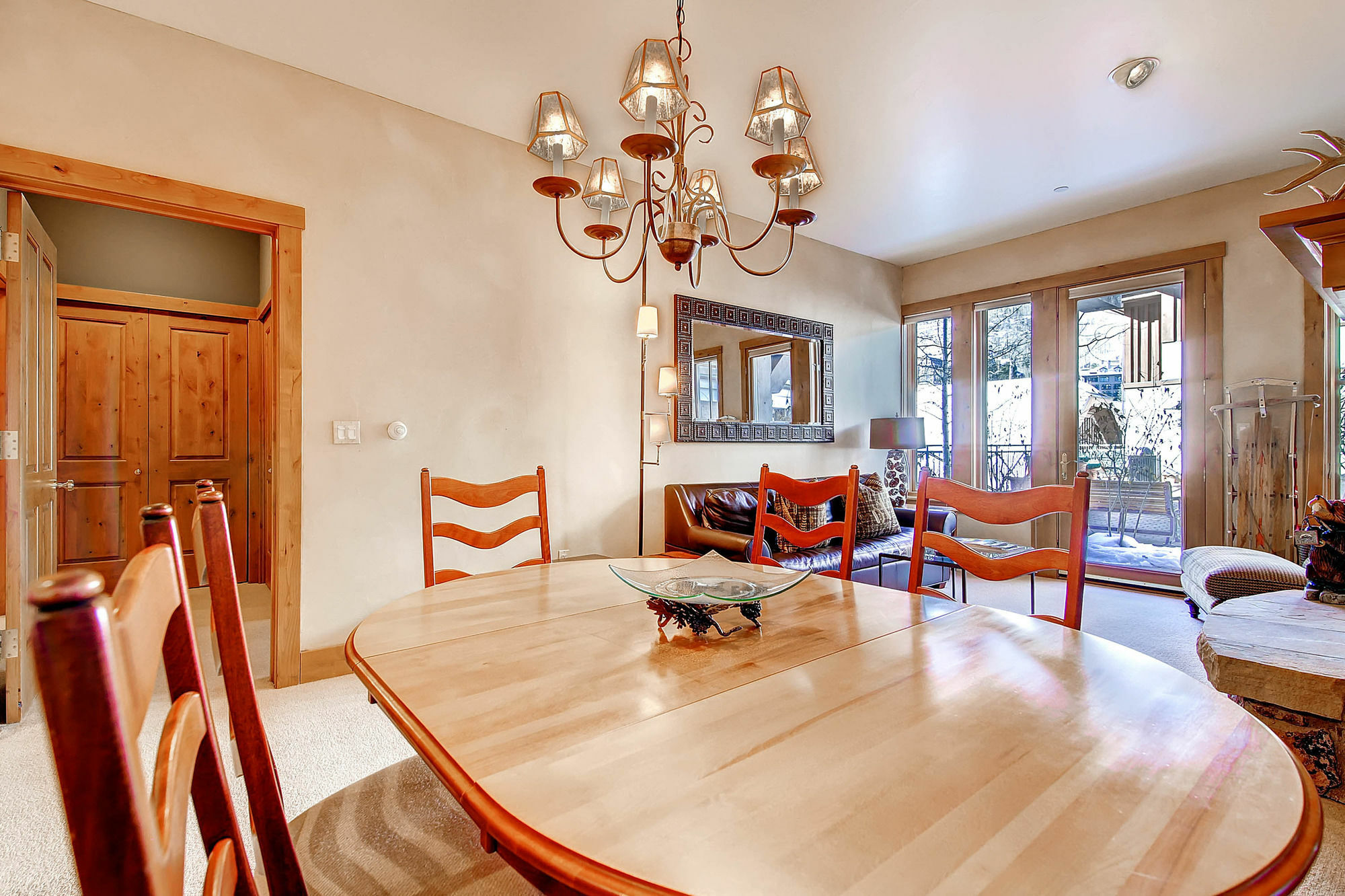 Villa Villa Montane By East West *