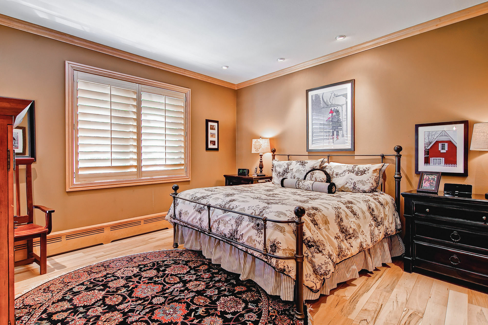 Oxford Court By East West Beaver Creek
