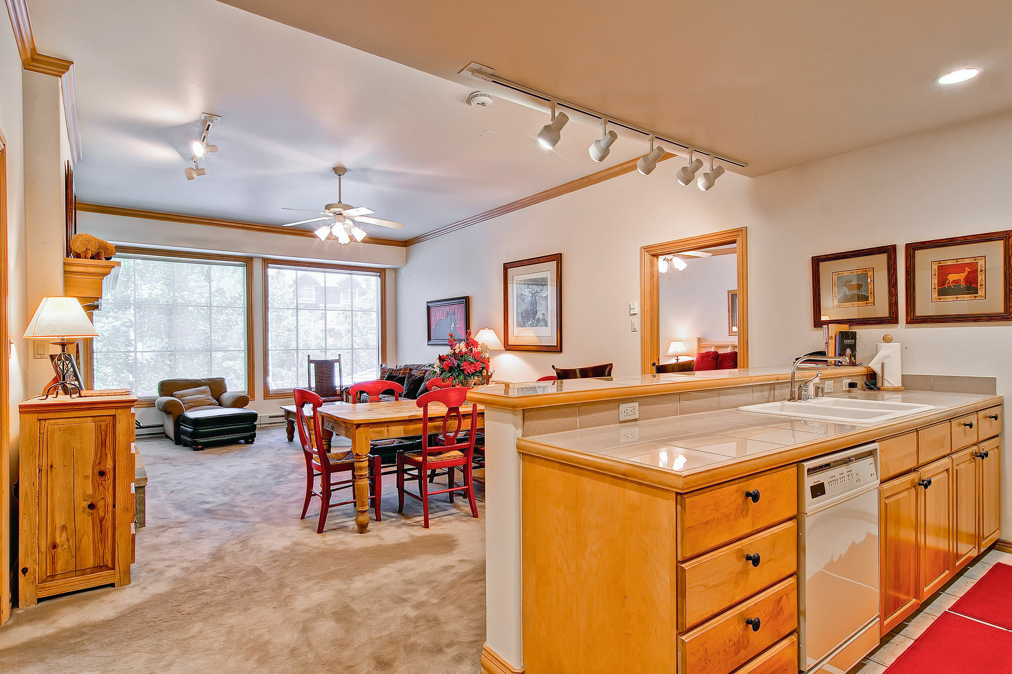 Oxford Court By East West *