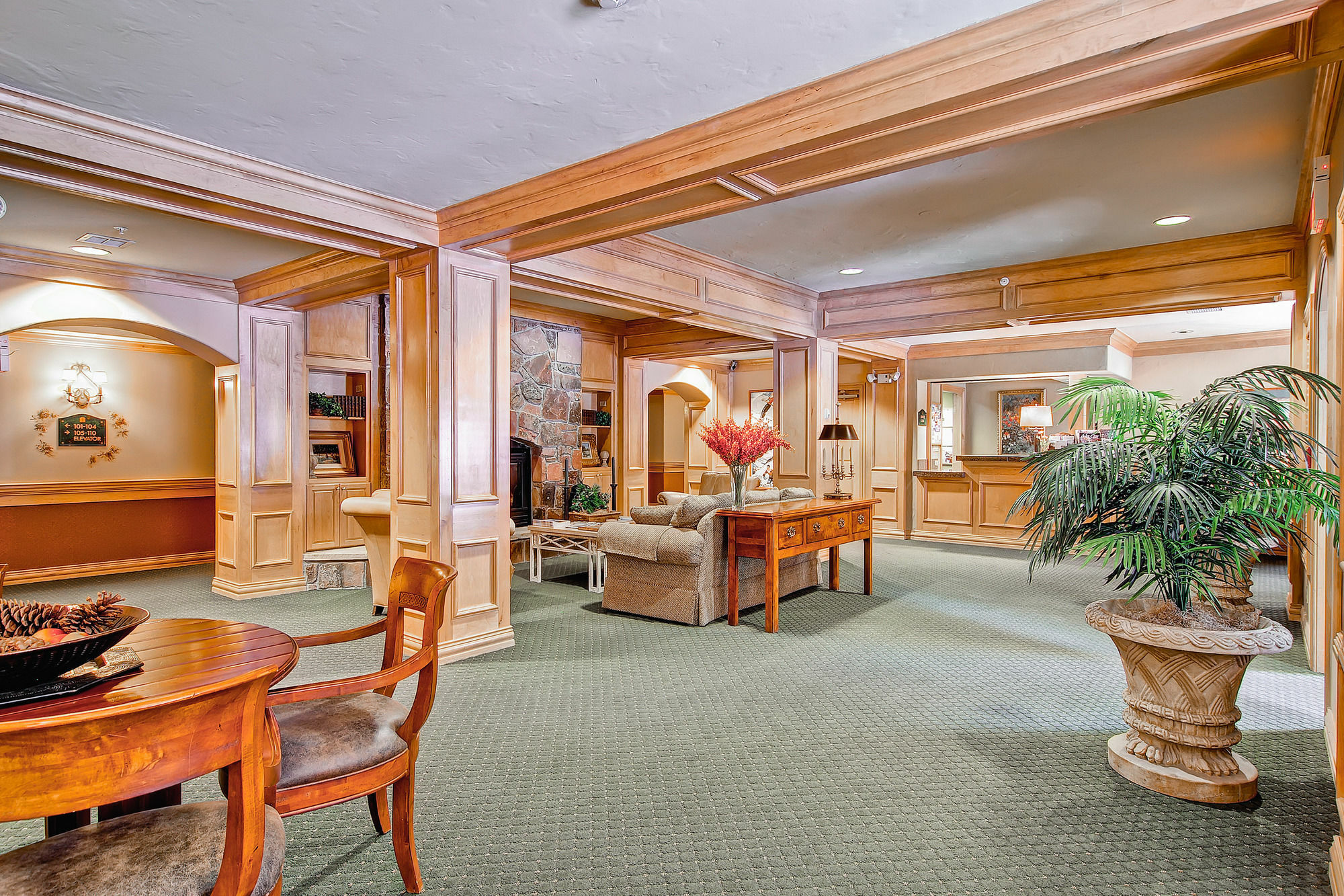 Oxford Court By East West Beaver Creek