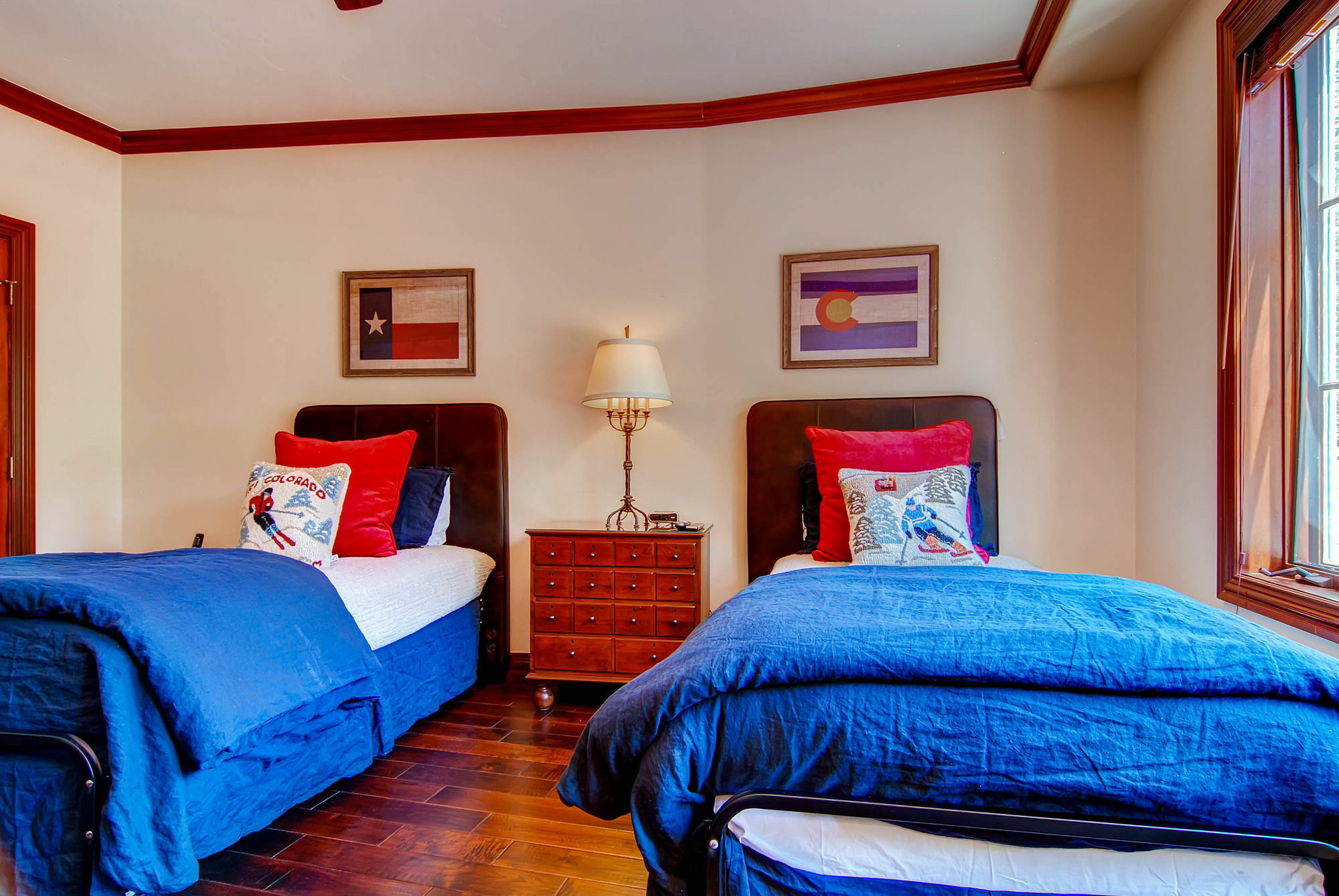 Oxford Court By East West Beaver Creek