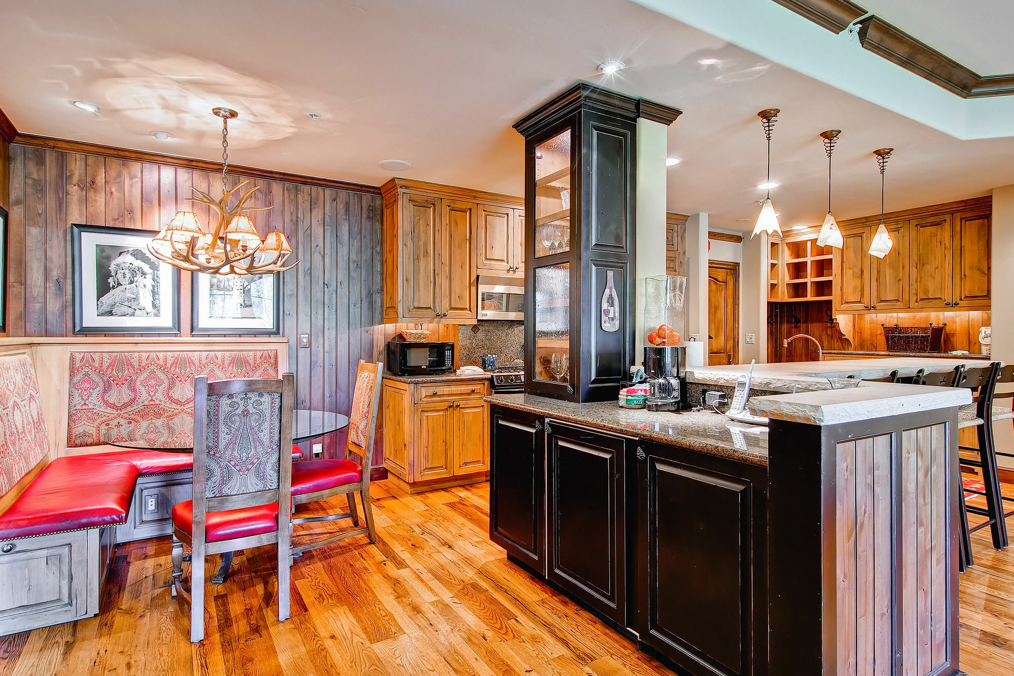 Oxford Court By East West * Beaver Creek