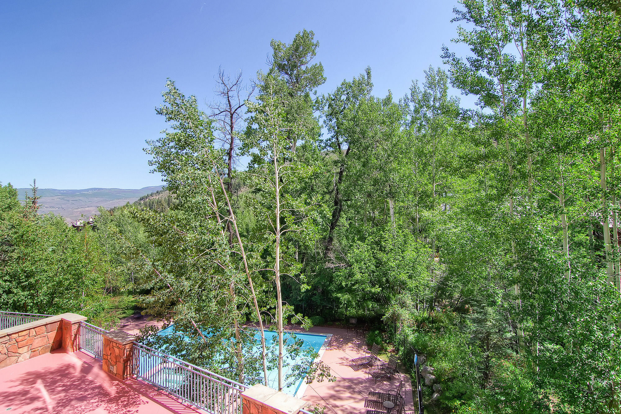 Oxford Court By East West Beaver Creek