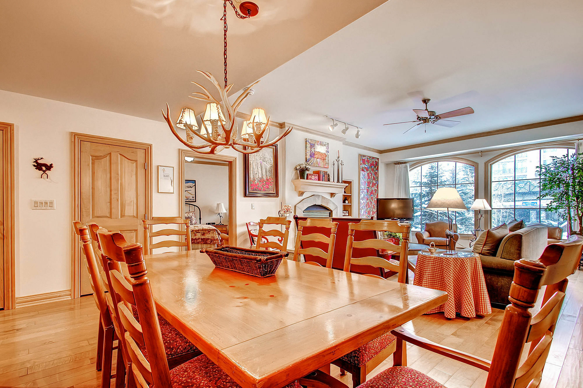 Oxford Court By East West Beaver Creek