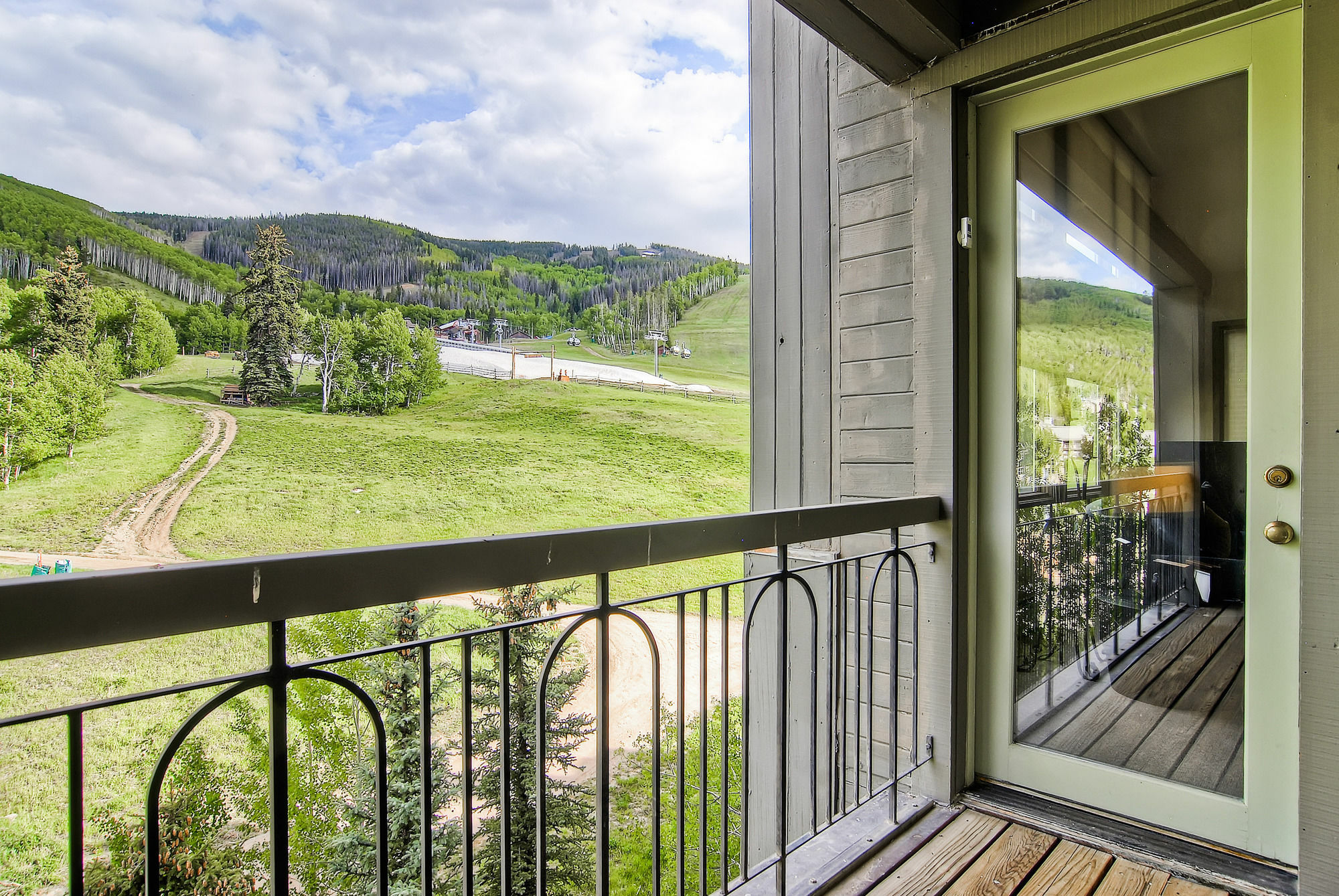 Highlands Slopeside By East West Apartment