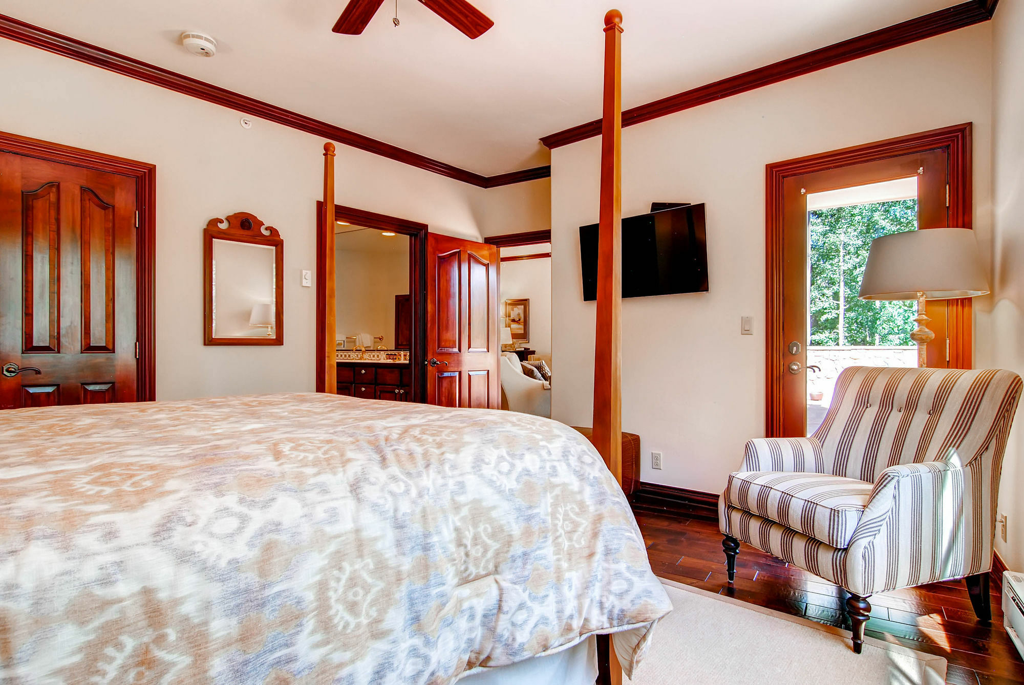 Oxford Court By East West Beaver Creek