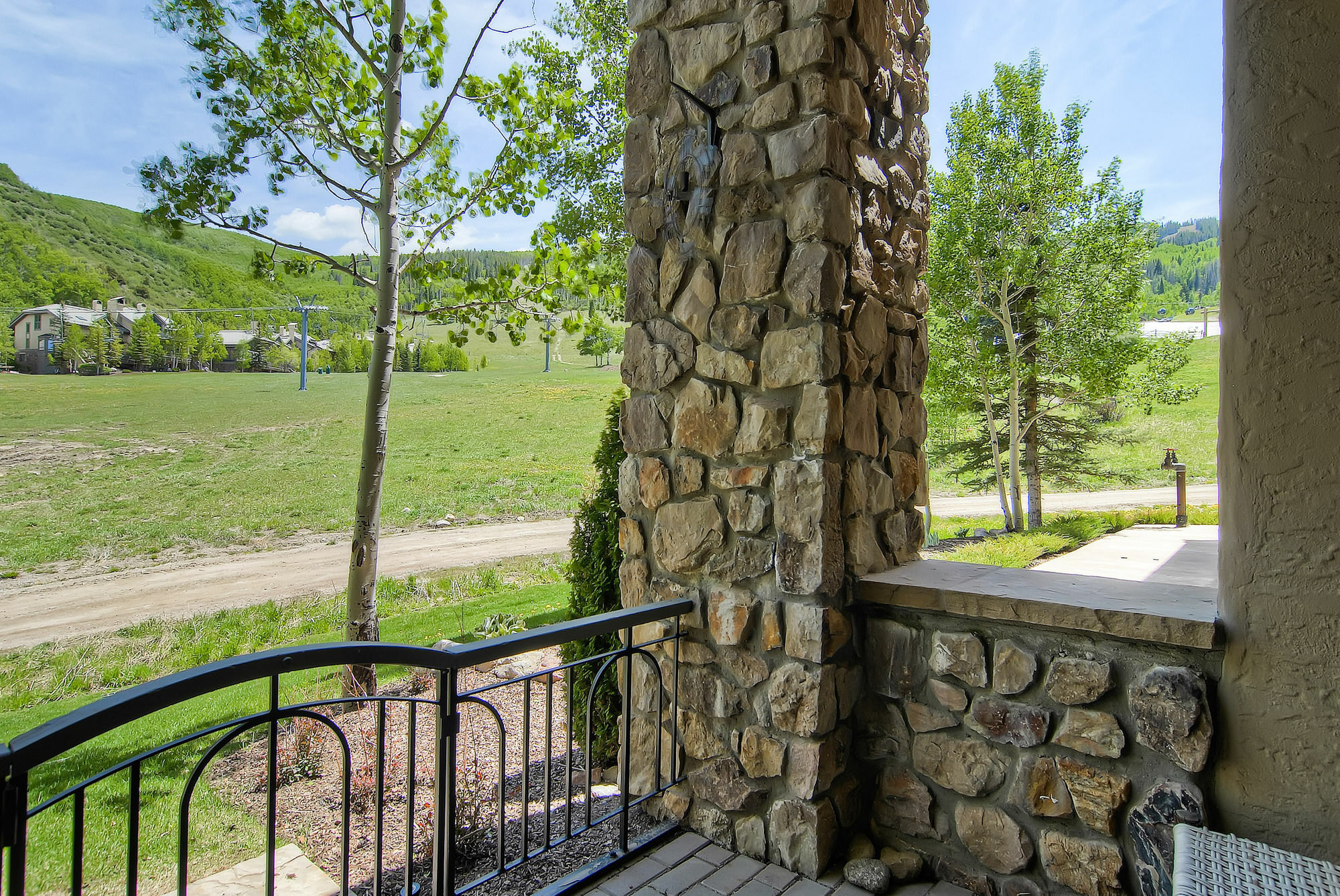 Highlands Slopeside By East West Apartment *