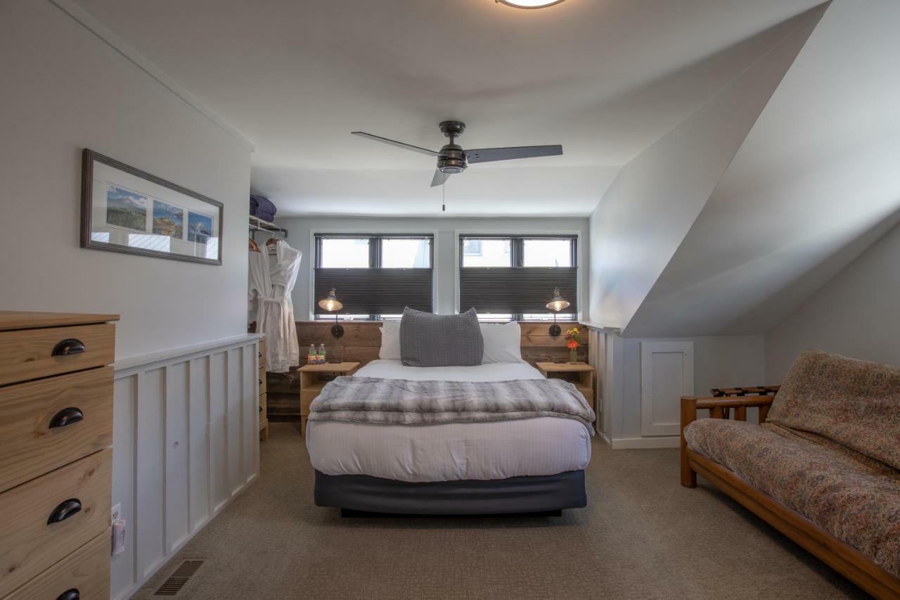 Purple Mountain & Bed & Breakfast 4*