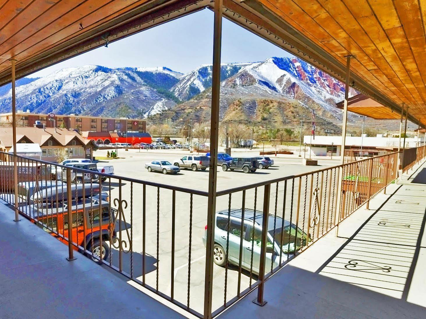 Glenwood Springs Inn 2*