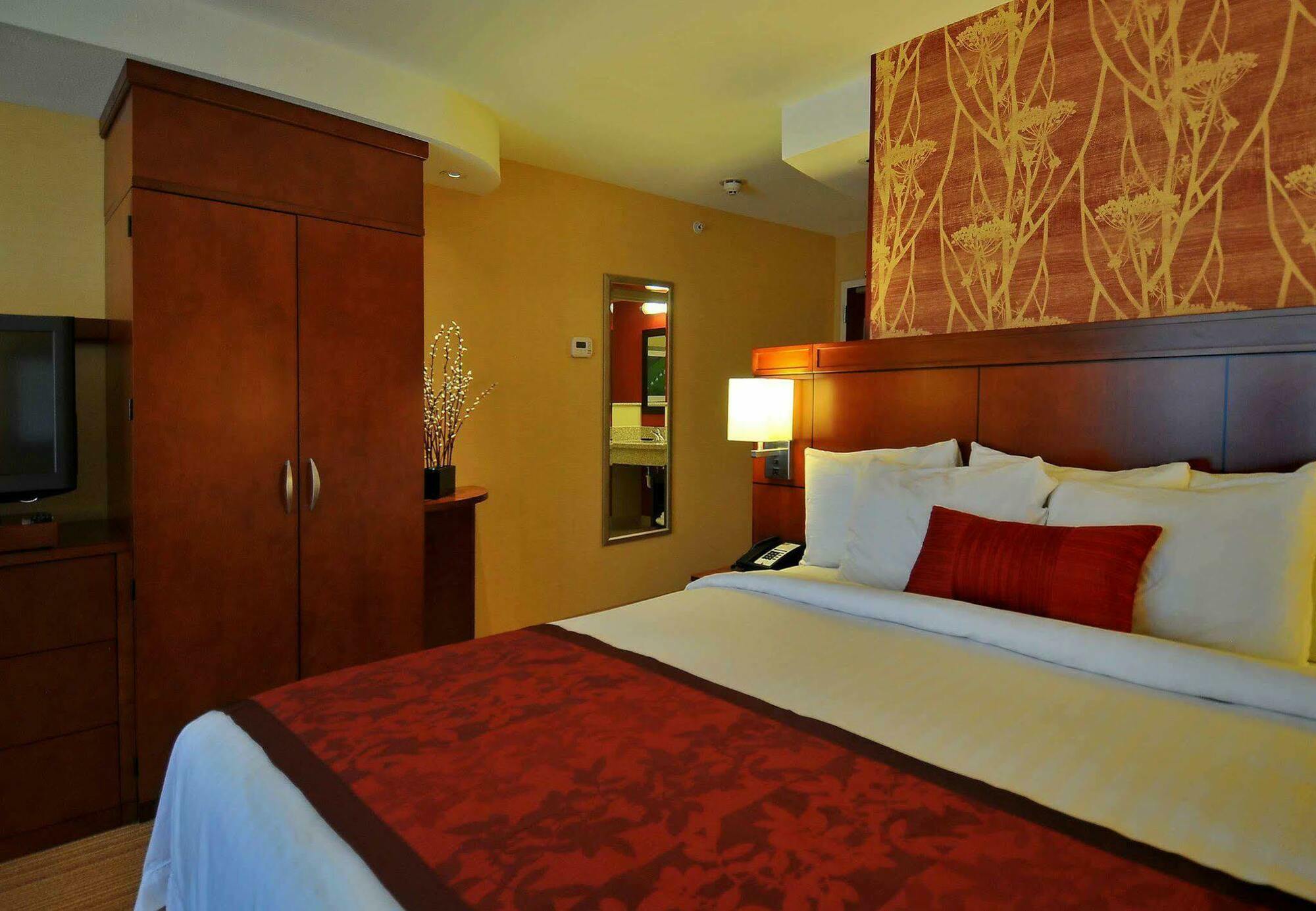 Courtyard By Marriott 3*