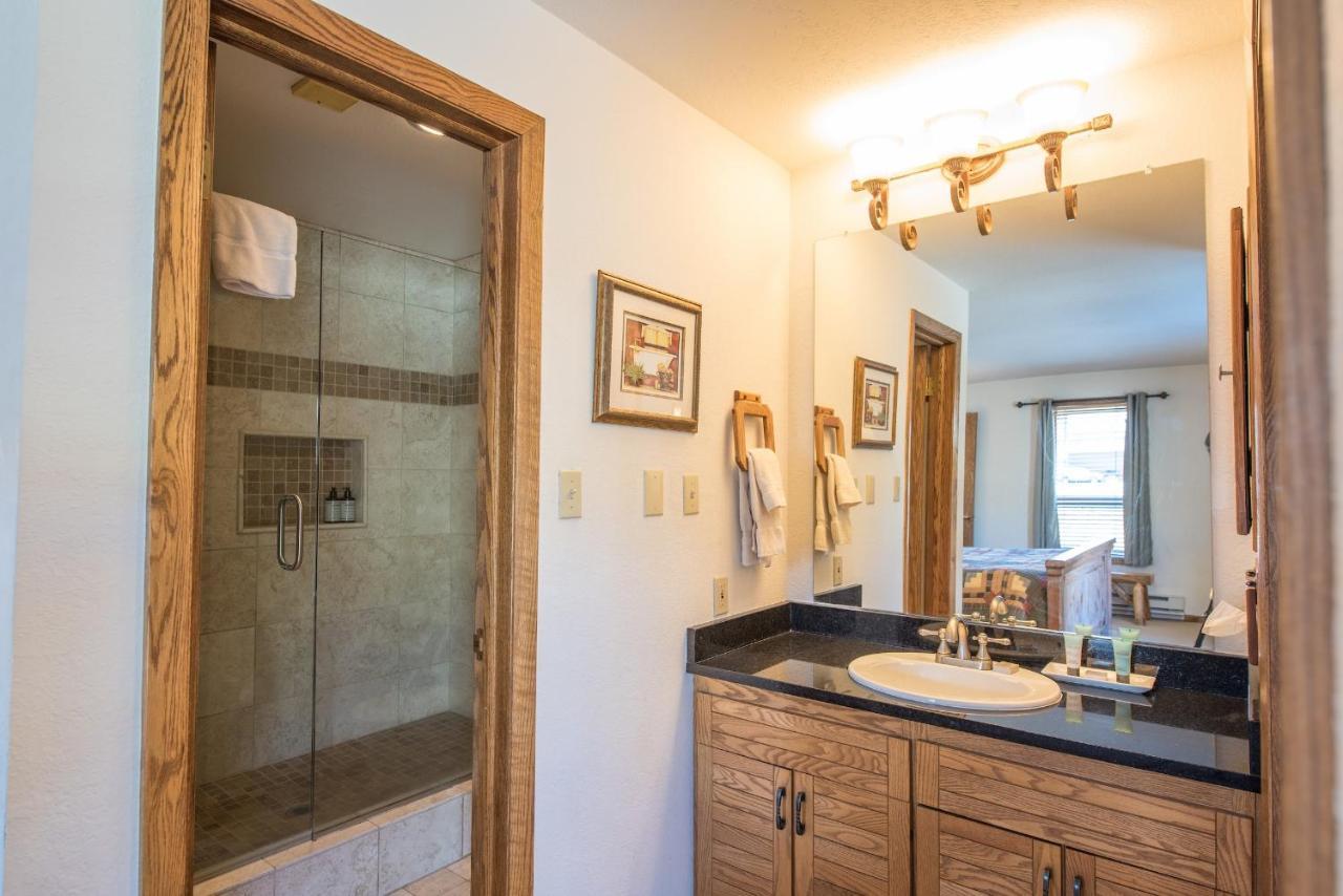Rustic-contemporary 3br With Great Views